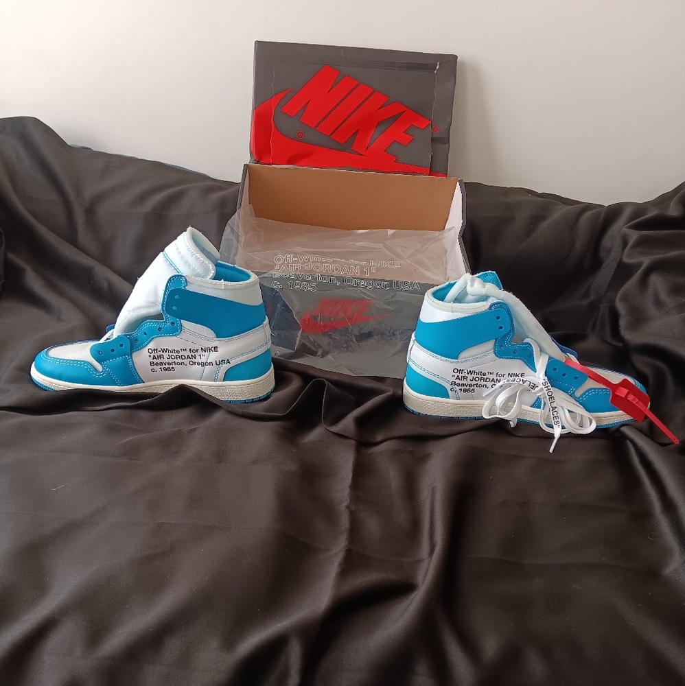 Off White × Jordan UNC